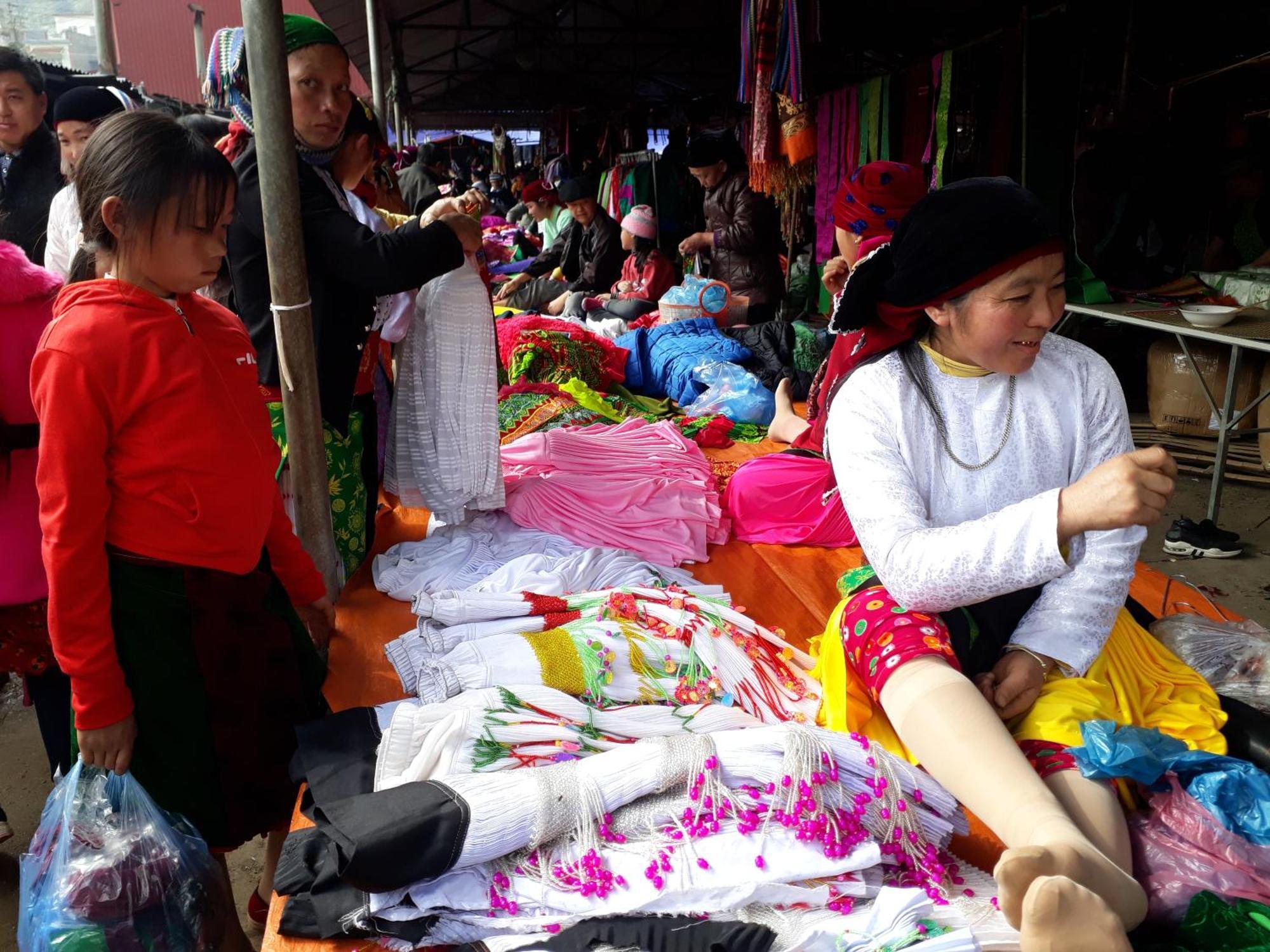 Binh Minh Hostel Донґван Екстер'єр фото